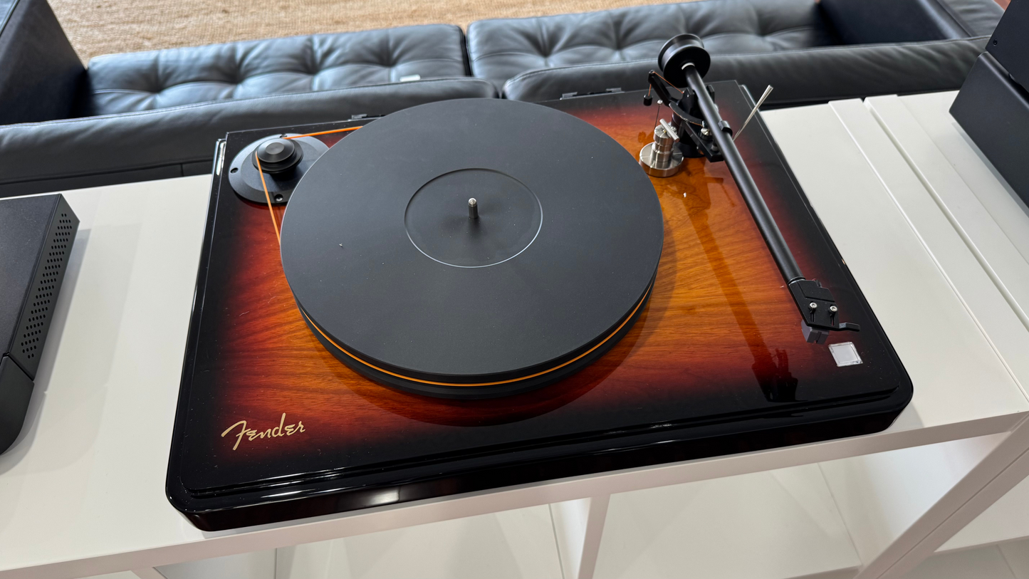 MoFi Electronics - PrecisionDeck Fender Turntable
