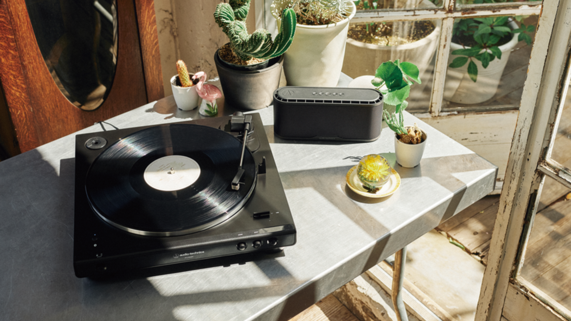 Audio-Technica AT-LP60XBT Fully Automatic Wireless Belt-Drive Turntable