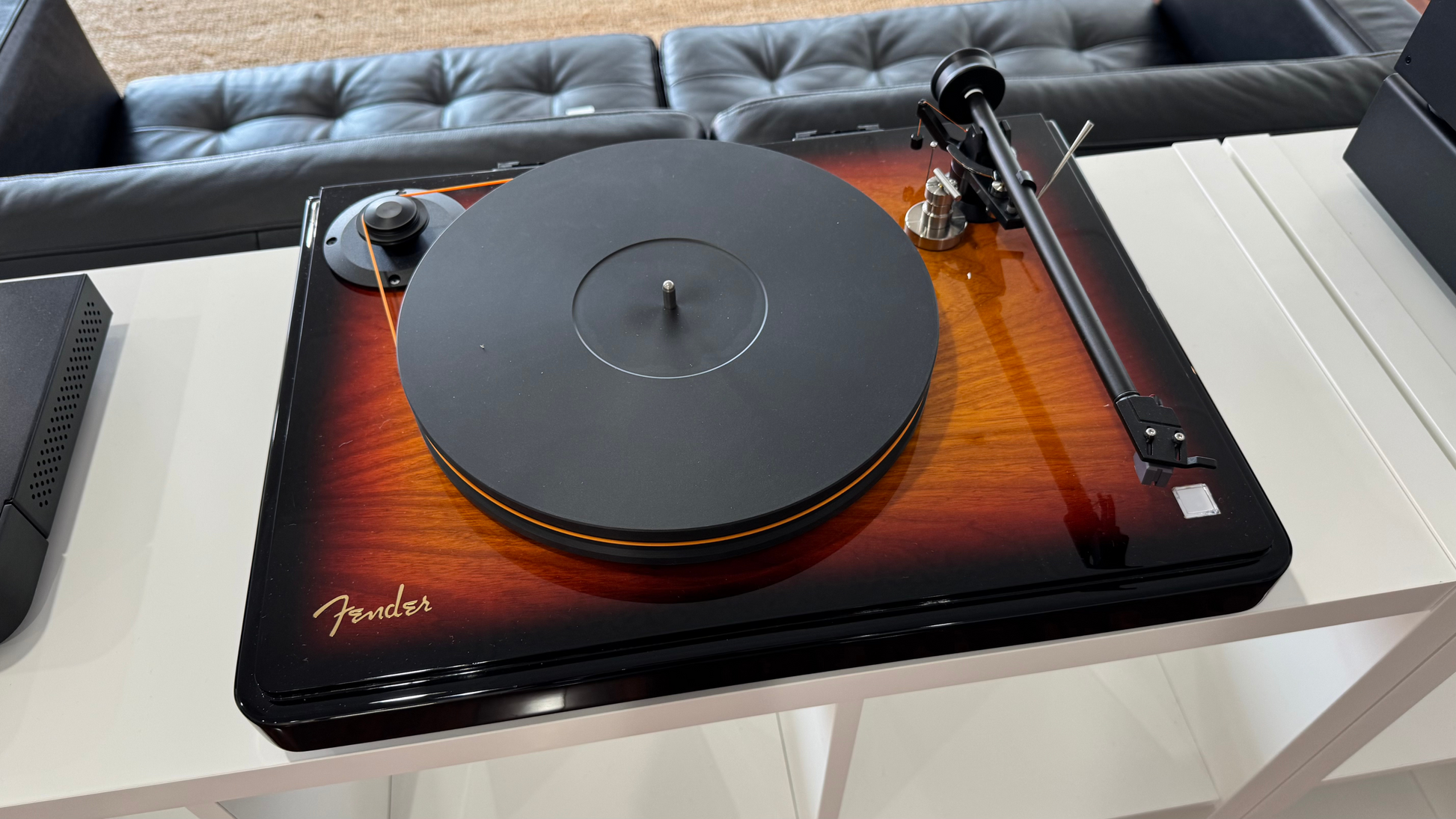 MoFi Electronics - PrecisionDeck Fender Turntable