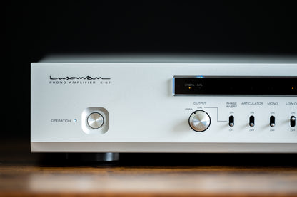 Luxman E-07 MM/MC Phono Preamplifier (Used)
