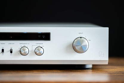 Luxman E-07 MM/MC Phono Preamplifier (Used)