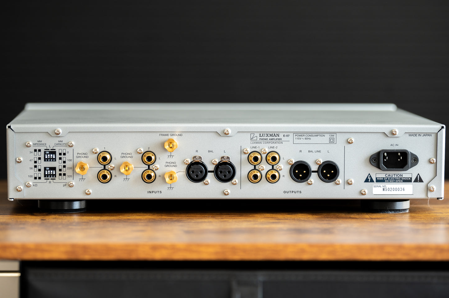Luxman E-07 MM/MC Phono Preamplifier (Used)