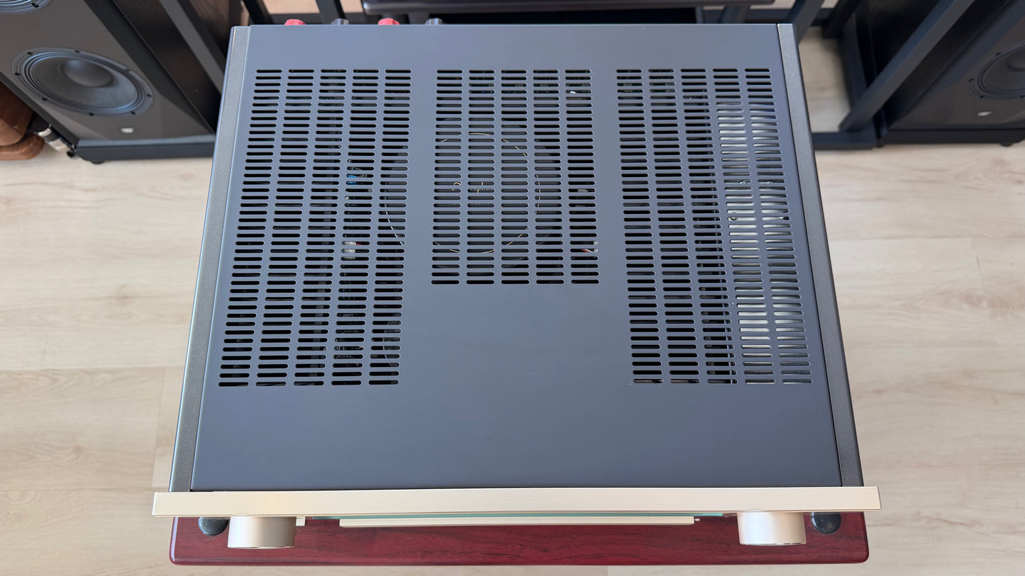 Accuphase E-4000 Integrated Stereo Amplifier (USED)