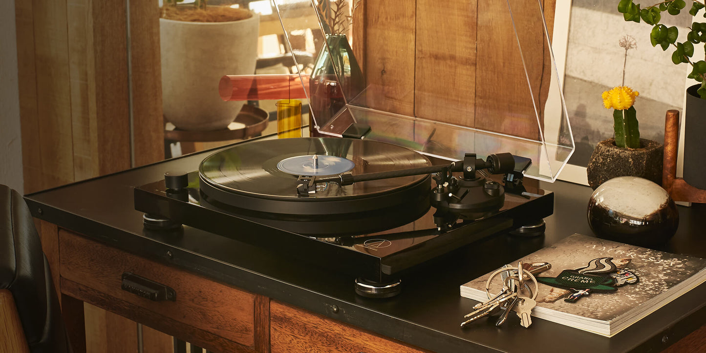 Audio-Technica AT-LPW50PB Fully Manual Belt-Drive Turntable — Piano Black